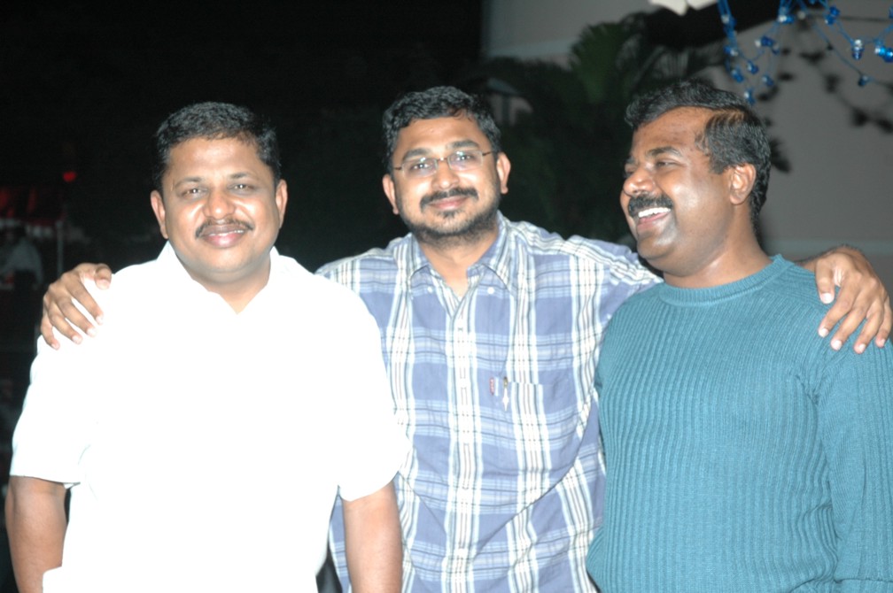 Jayakumar in green sweater, Chairman of the Coimbatore reunion committee with young Georgians - Coimbatore, Dec  2006