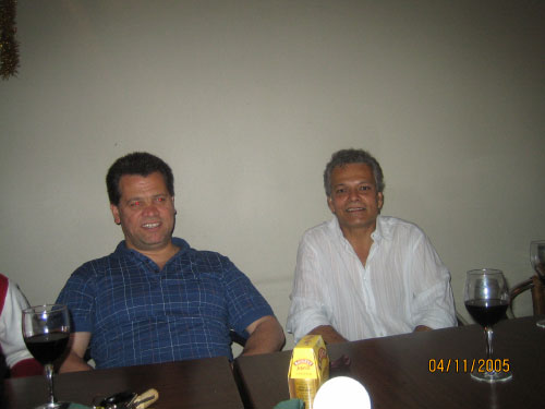 Kevin Lewis with Joe Walmsley at a Sydney get together of OGs  - Nov 2005